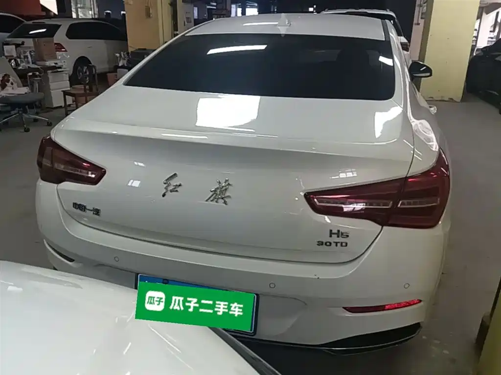 Hongqi H5 Classic Facelift 1.5 T DCT Flagship Charm
