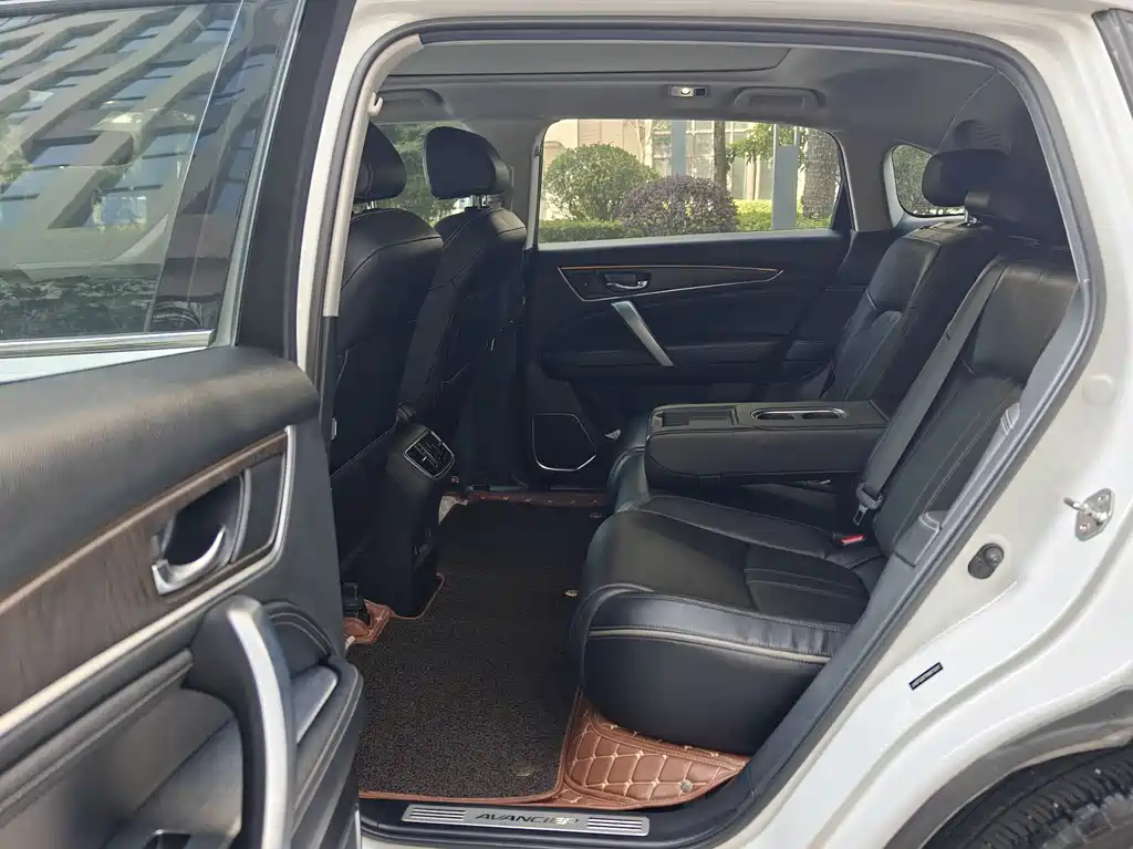 Avancier 370 TURBO 4 WD Premium