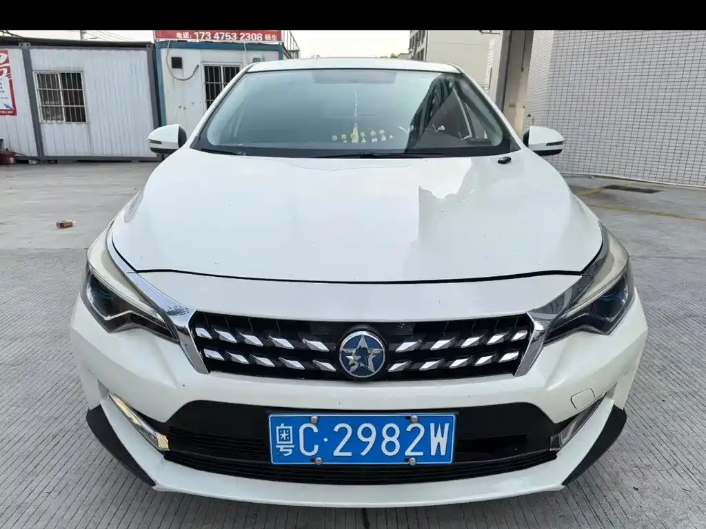 Venucia D60 1.6 L CVT Connected Elite