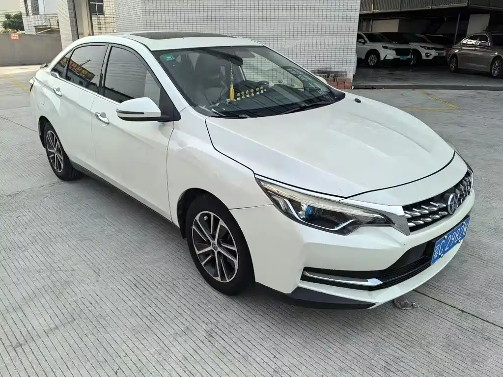 Venucia D60 1.6 L CVT Connected Elite
