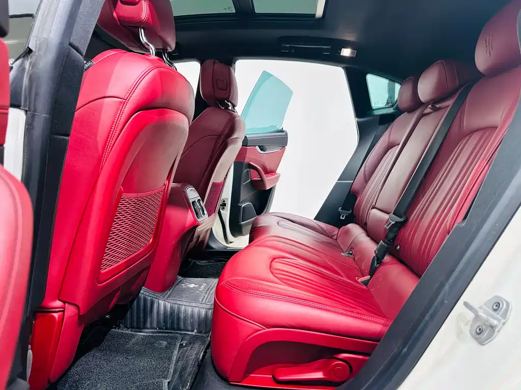 Levante 3.0 T Standard