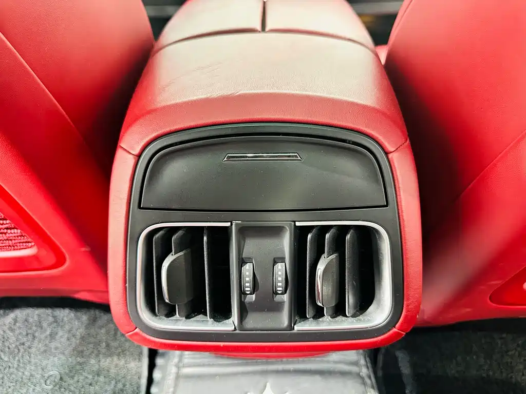 Levante 3.0 T Standard