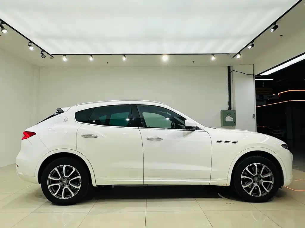 Levante 3.0 T Standard