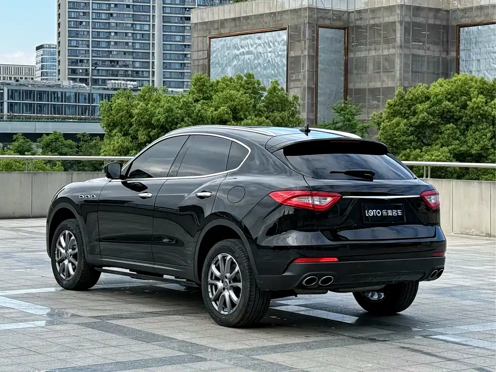Levante 3.0 T Standard CN-V
