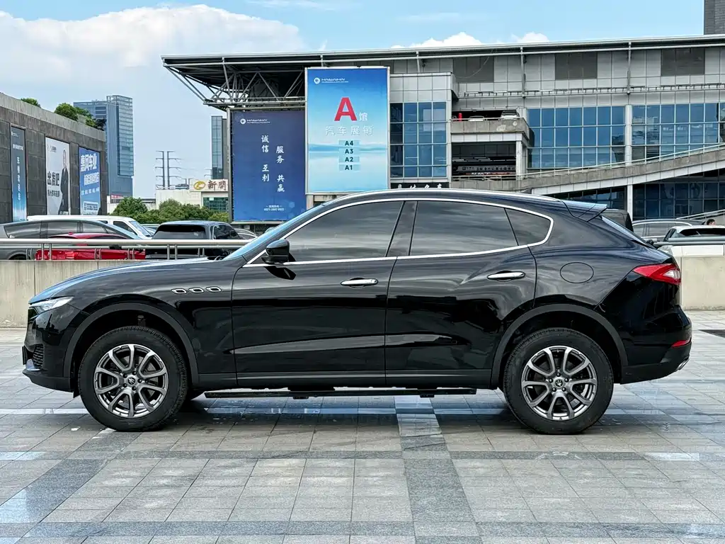 Levante 3.0 T Standard CN-V