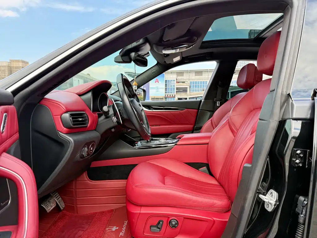 Levante 3.0 T Standard CN-V
