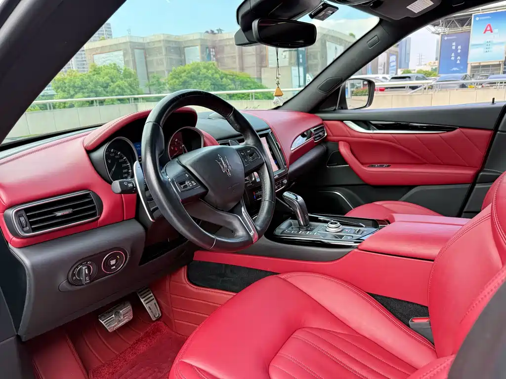 Levante 3.0 T Standard CN-V