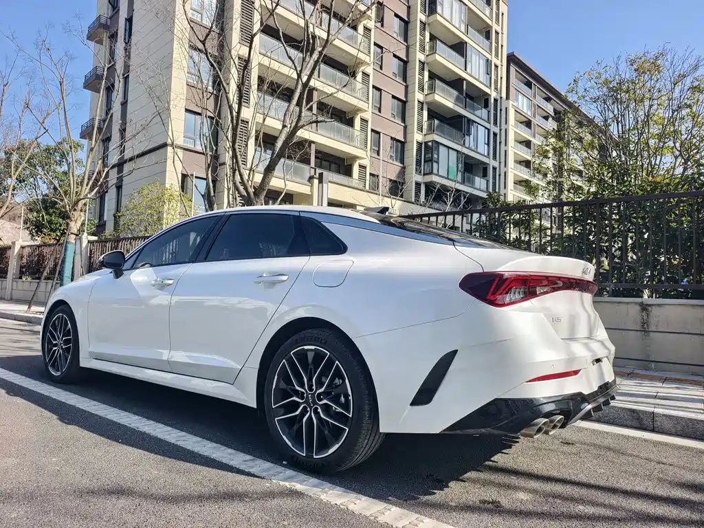 Kia K5 起亚K5 2025款 2.0 T 旗舰版
