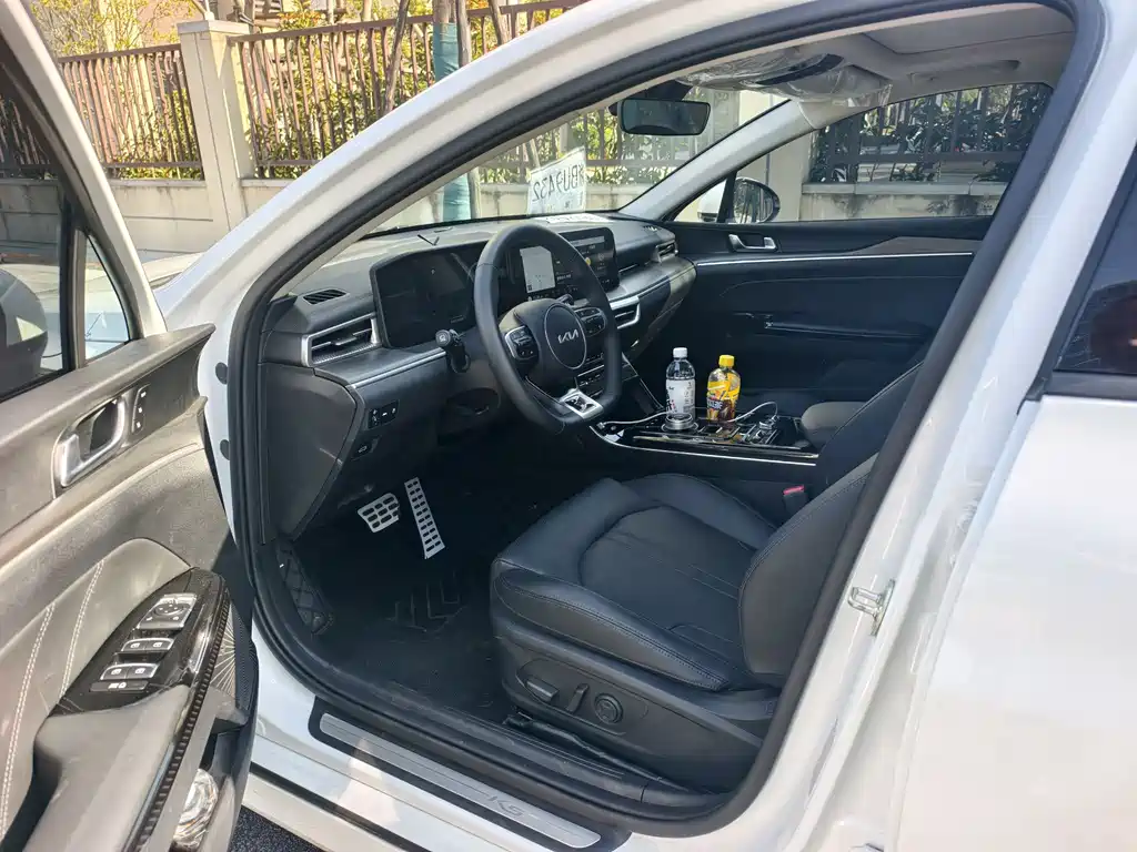 Kia K5 起亚K5 2025款 2.0 T 旗舰版