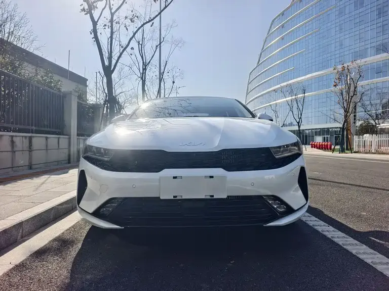 Kia K5 起亚K5 2025款 2.0 T 旗舰版