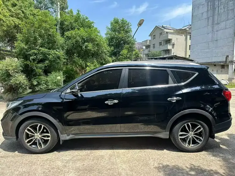 Dongfeng Fengguang 580 风光580 2017款 1.5 T CVT智尚型
