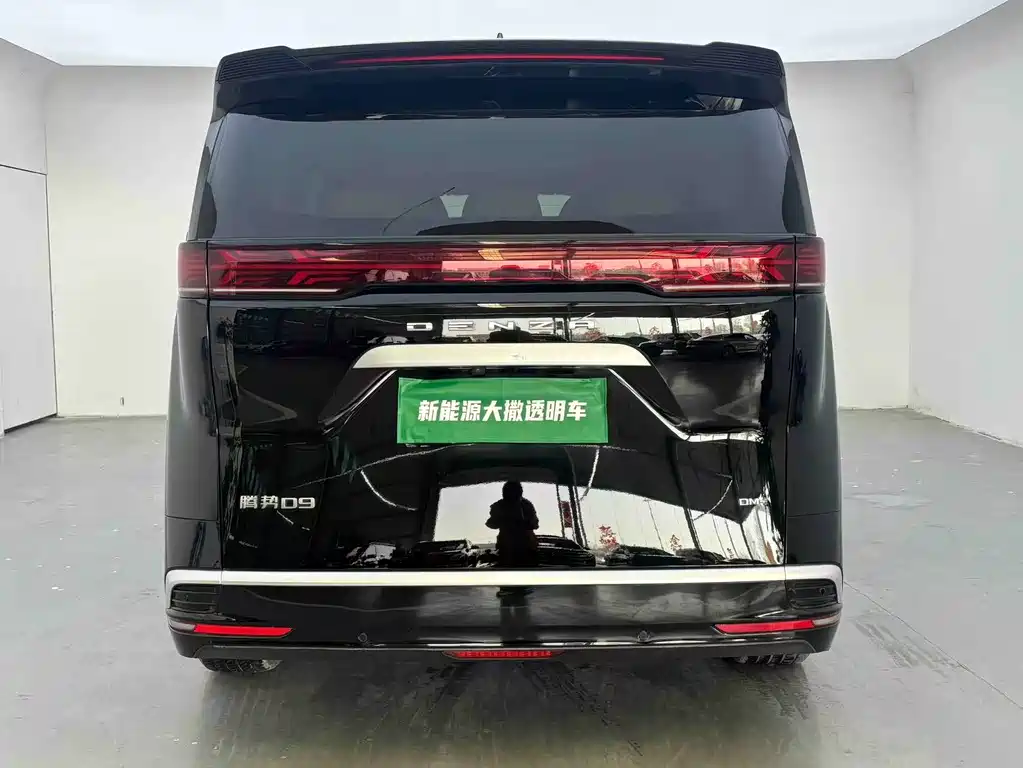 Denza D9 DM-i 970 Luxury