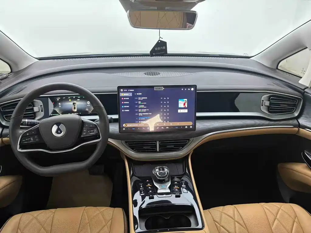 Denza D9 DM-i 970 Luxury