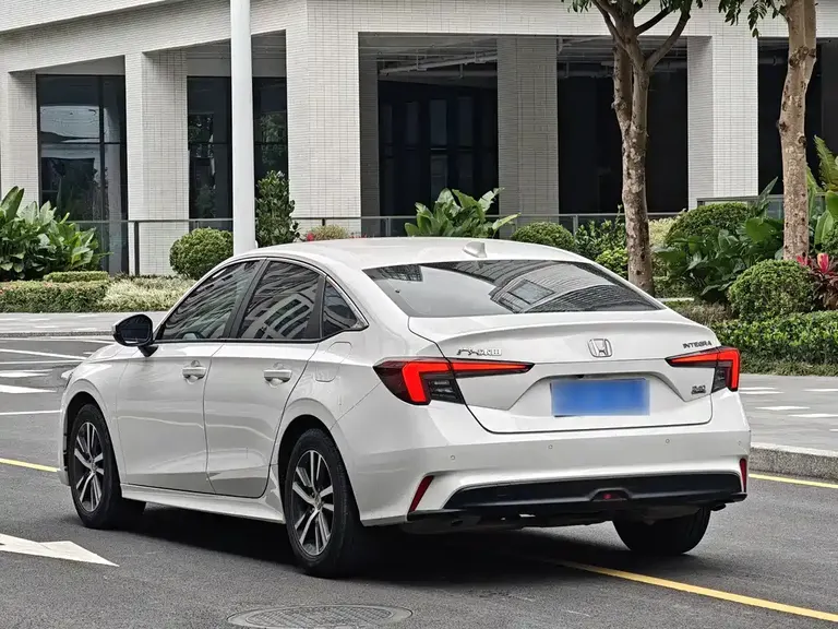 Honda Integra 240 TURBO CVT Leading