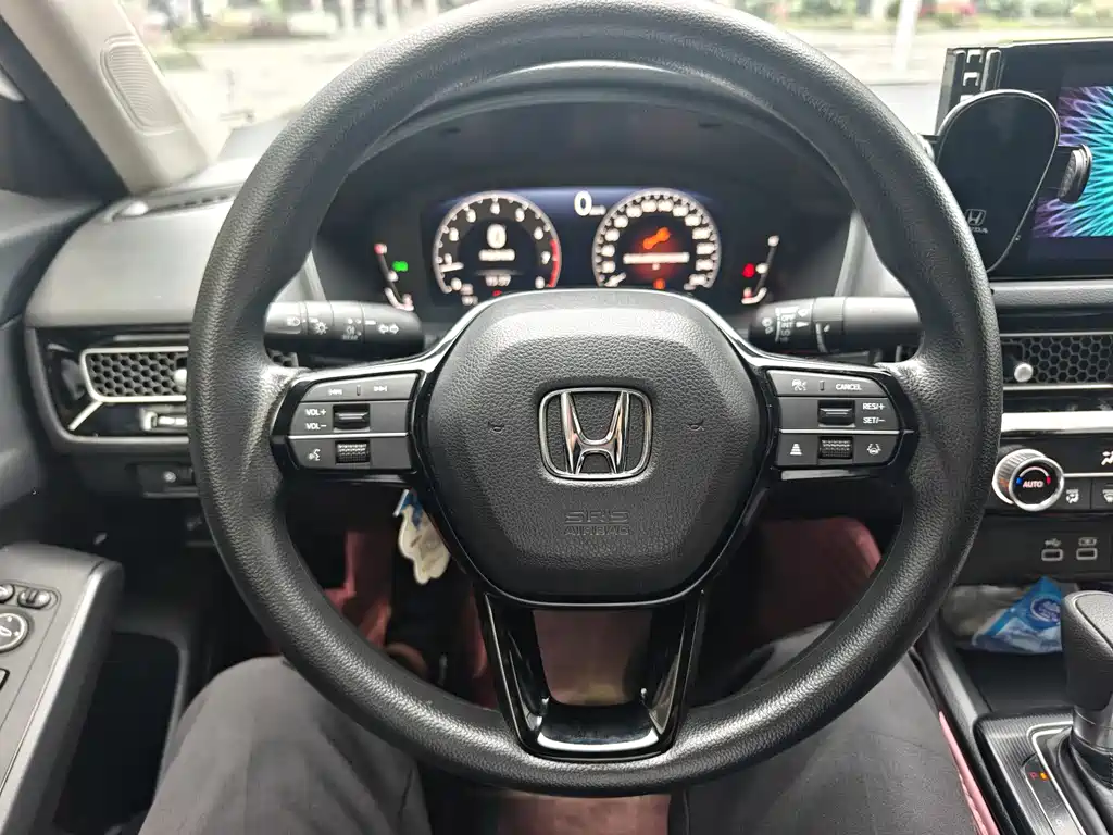 Integra 240 TURBO CVT Leading