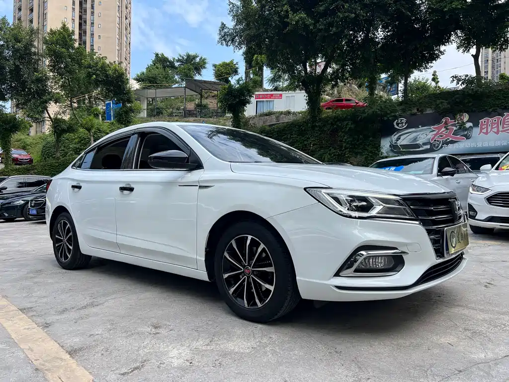 Roewe i5 1.5 L Manual 4 G Connected Leading Luxury Flagship