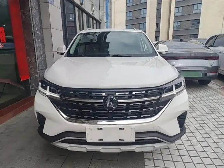 Dongfeng Fengxing T5 Prosperity 1.6 L Manual Build Dream 5-seat