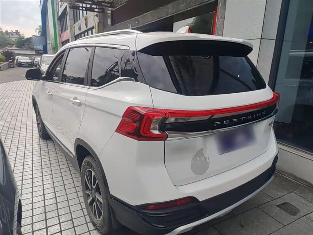 Fengxing T5 Prosperity 1.6 L Manual Build Dream 5-seat