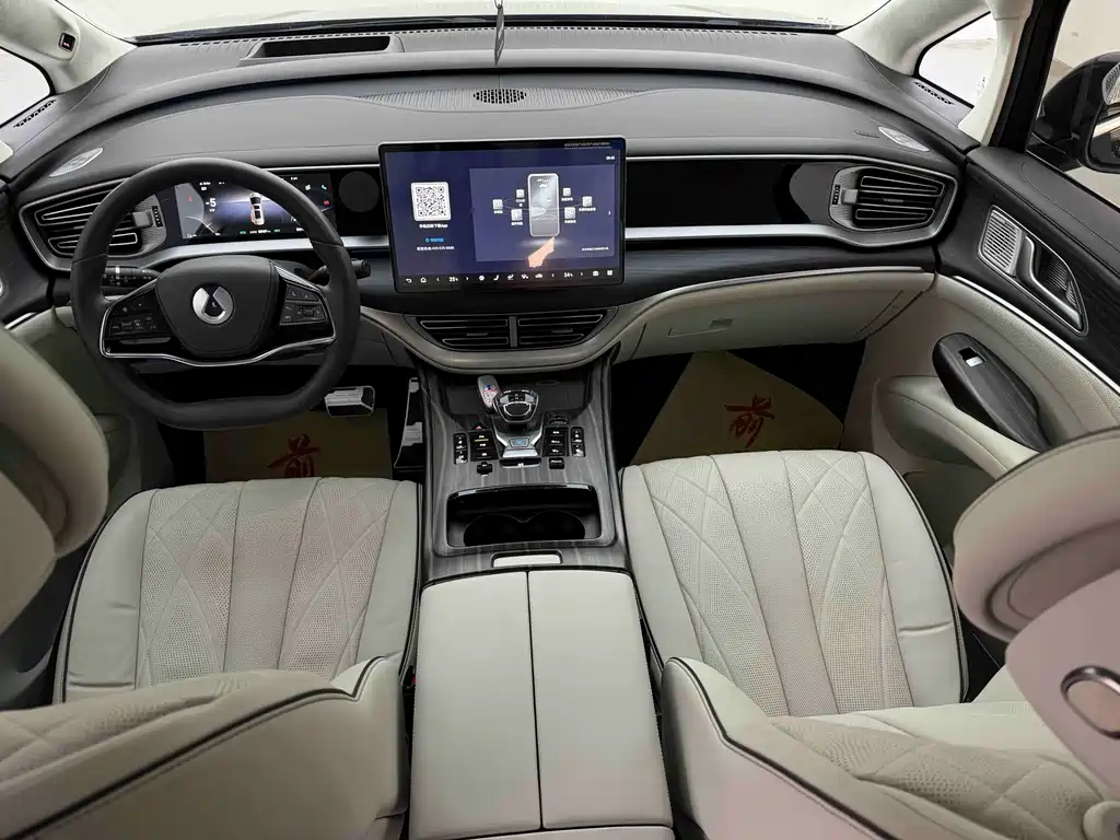 Denza D9 DM-i 980 4 WD Flagship