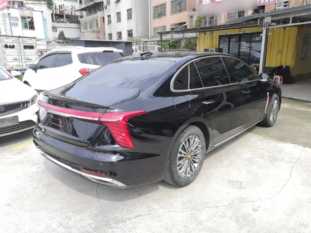 Hongqi H5 2.0 T Auto Connected Flagship Enjoyment