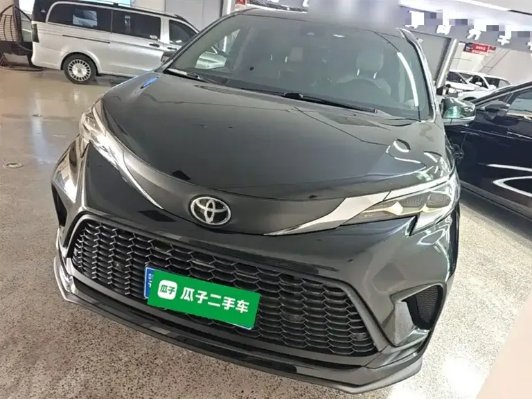 Toyota Granvia 2.5 L Hybrid Comfort