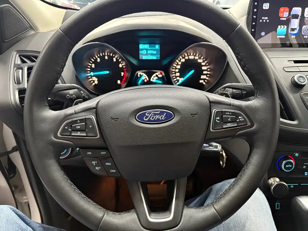 Kuga EcoBoost 180 2 WD Platinum Wing