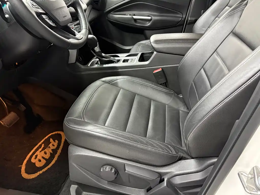 Kuga EcoBoost 180 2 WD Platinum Wing