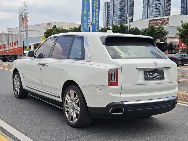 Rolls-Royce Cullinan 4-seat