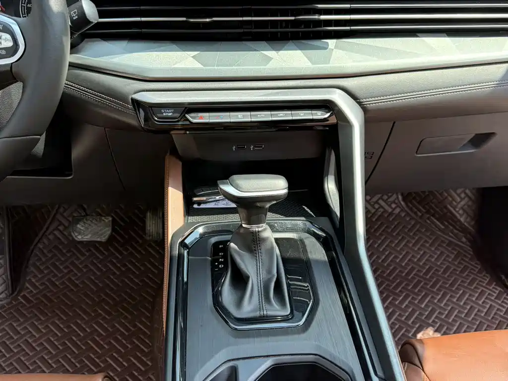 Vision X6 PRO 1.4 T Auto Distinguished