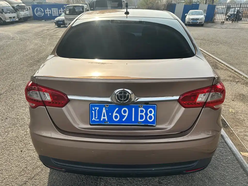Brilliance H530 中华H530 2014款 1.5 T 自动精英型