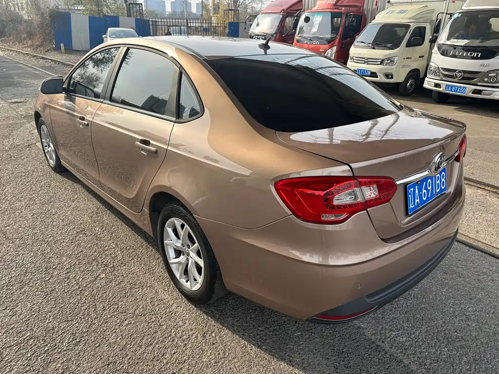 Brilliance H530 中华H530 2014款 1.5 T 自动精英型