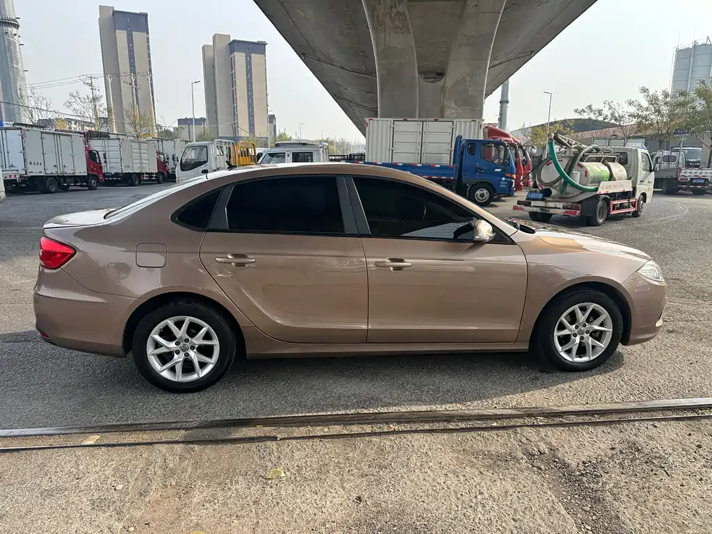 Brilliance H530 中华H530 2014款 1.5 T 自动精英型