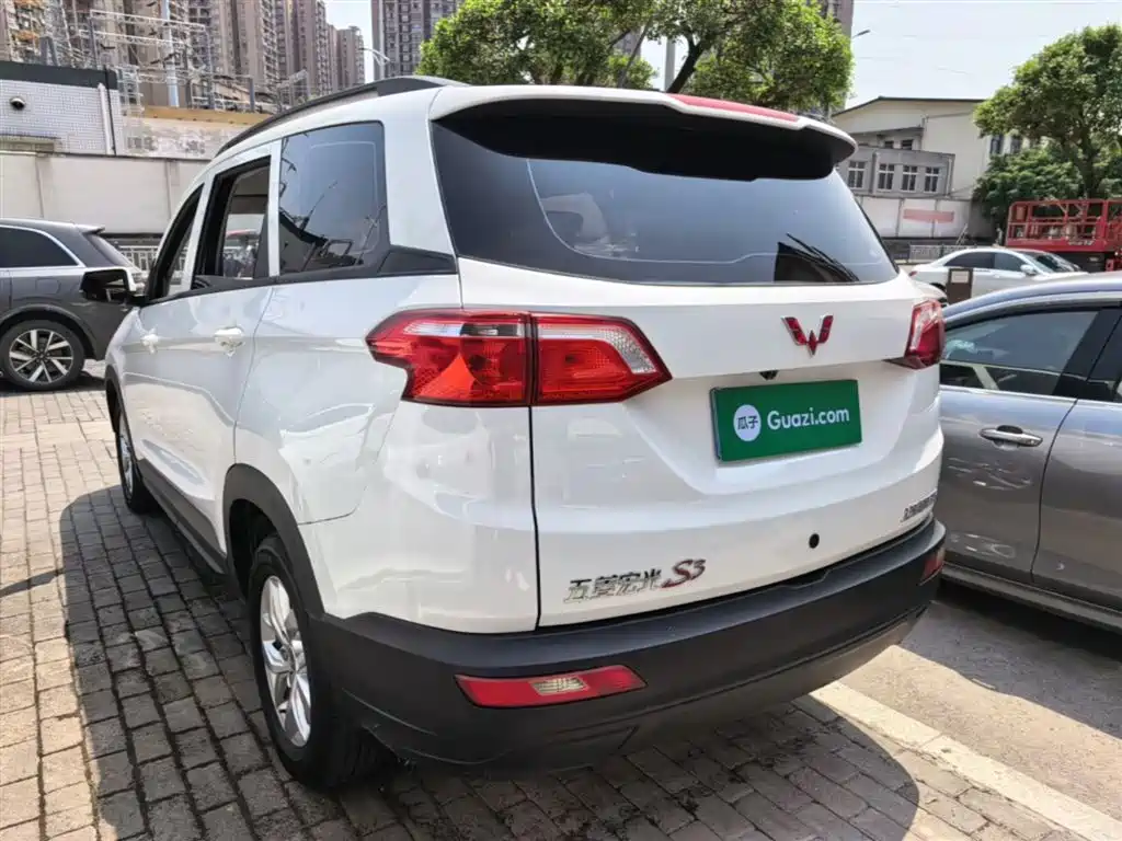 Wuling Hongguang S3 1.5 L Manual Standard CN-V