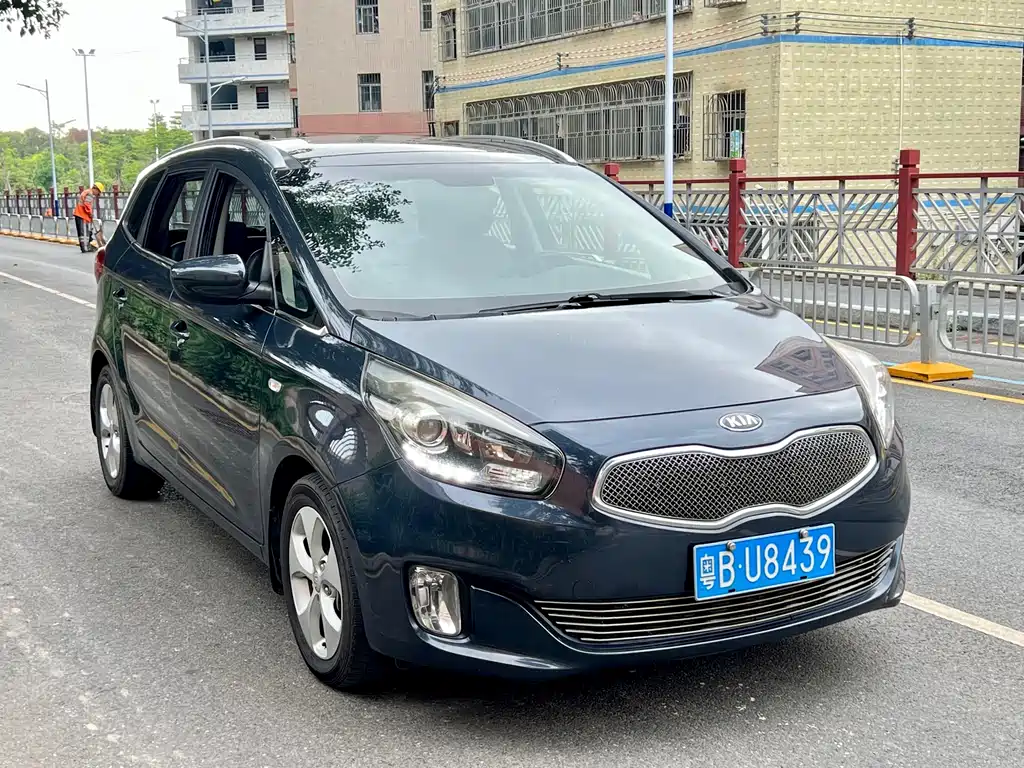 Carens 2.0 L 7-seat Auto Standard CN-IV