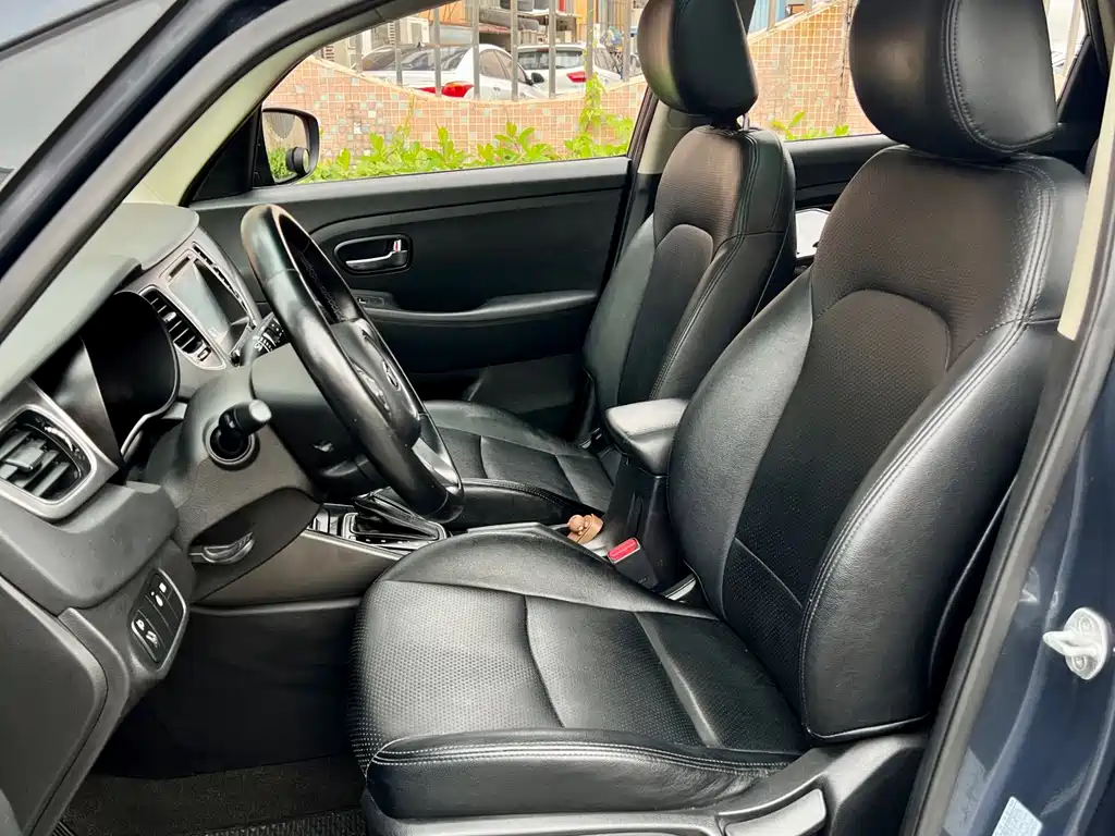 Carens 2.0 L 7-seat Auto Standard CN-IV