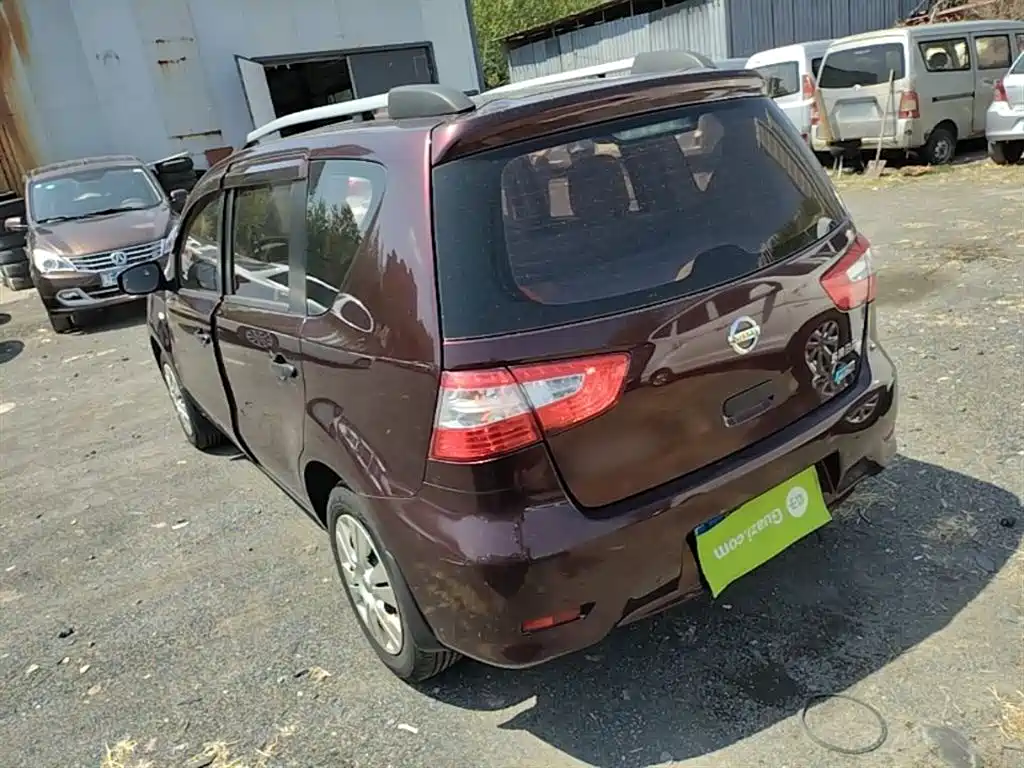 Livina 1.6 XE CVT Comfort