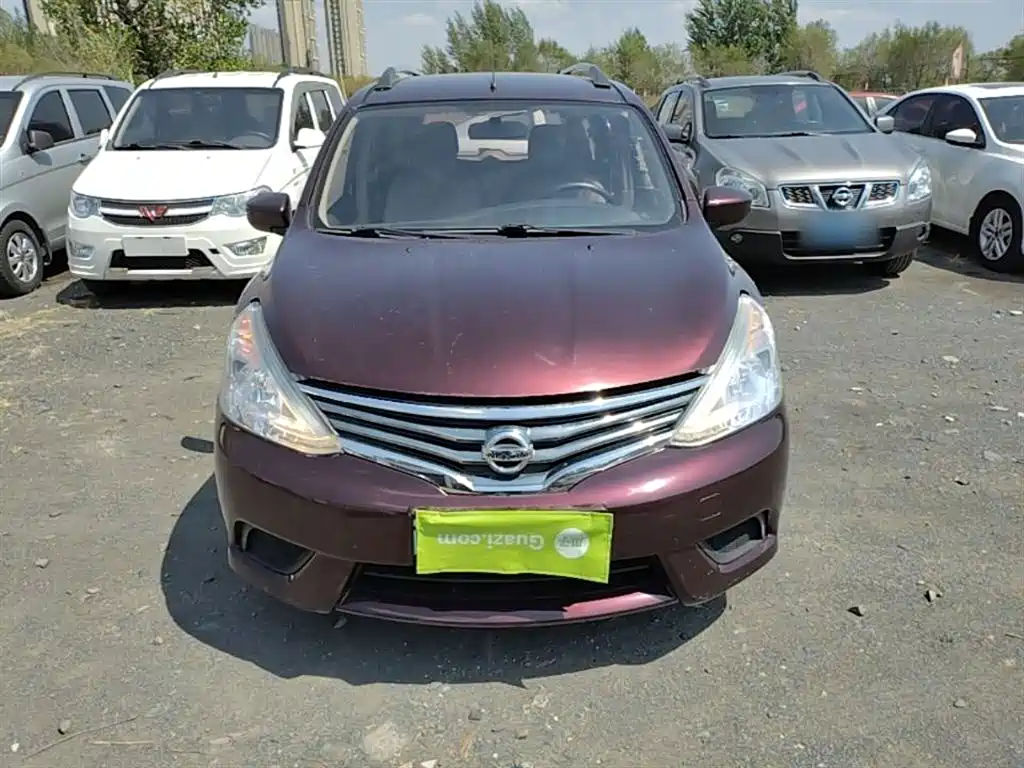 Livina 1.6 XE CVT Comfort