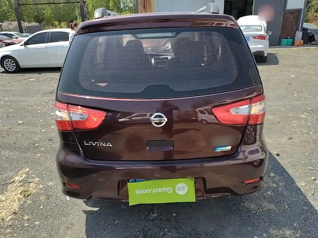 Livina 1.6 XE CVT Comfort