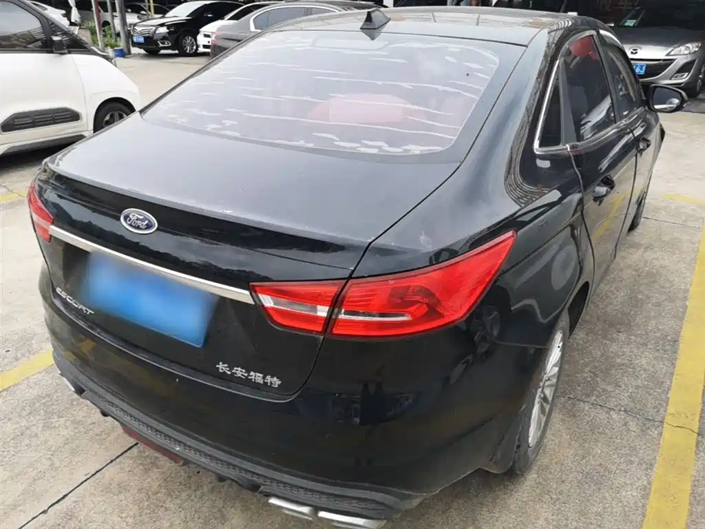Escort 1.5 L Auto Comfort