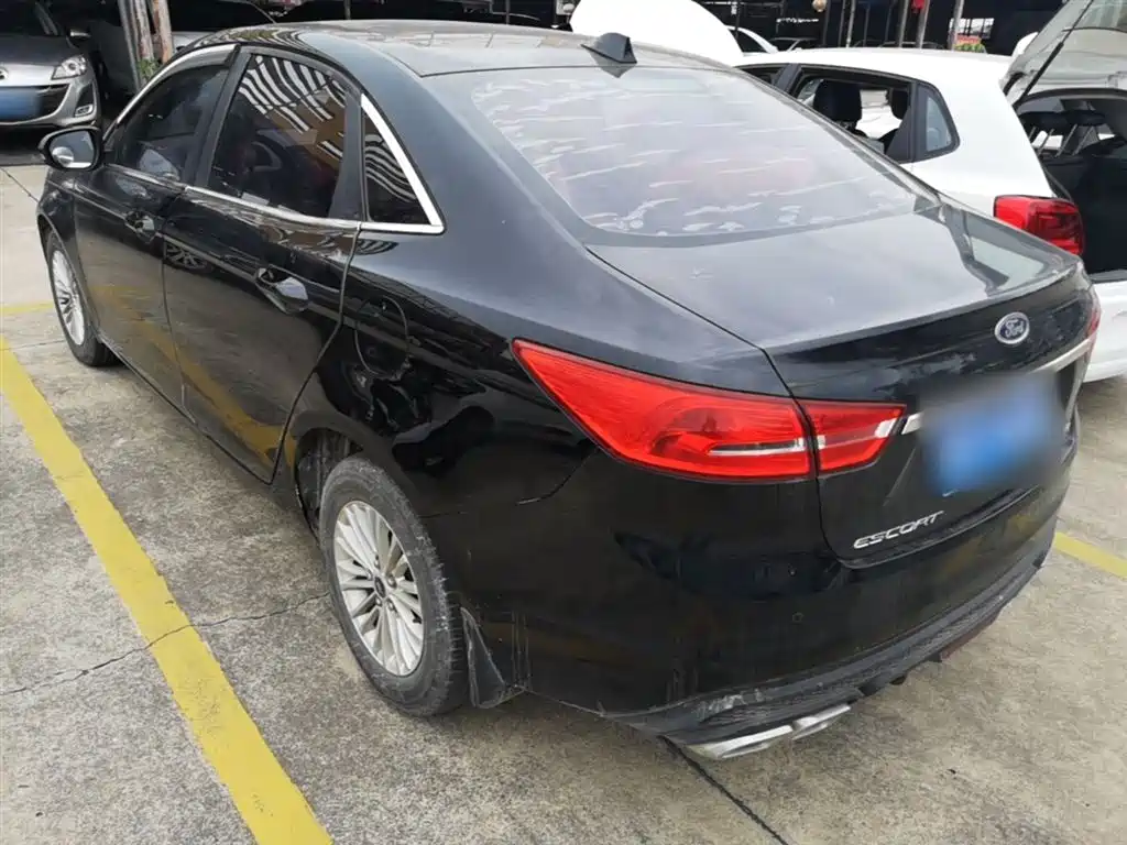 Escort 1.5 L Auto Comfort