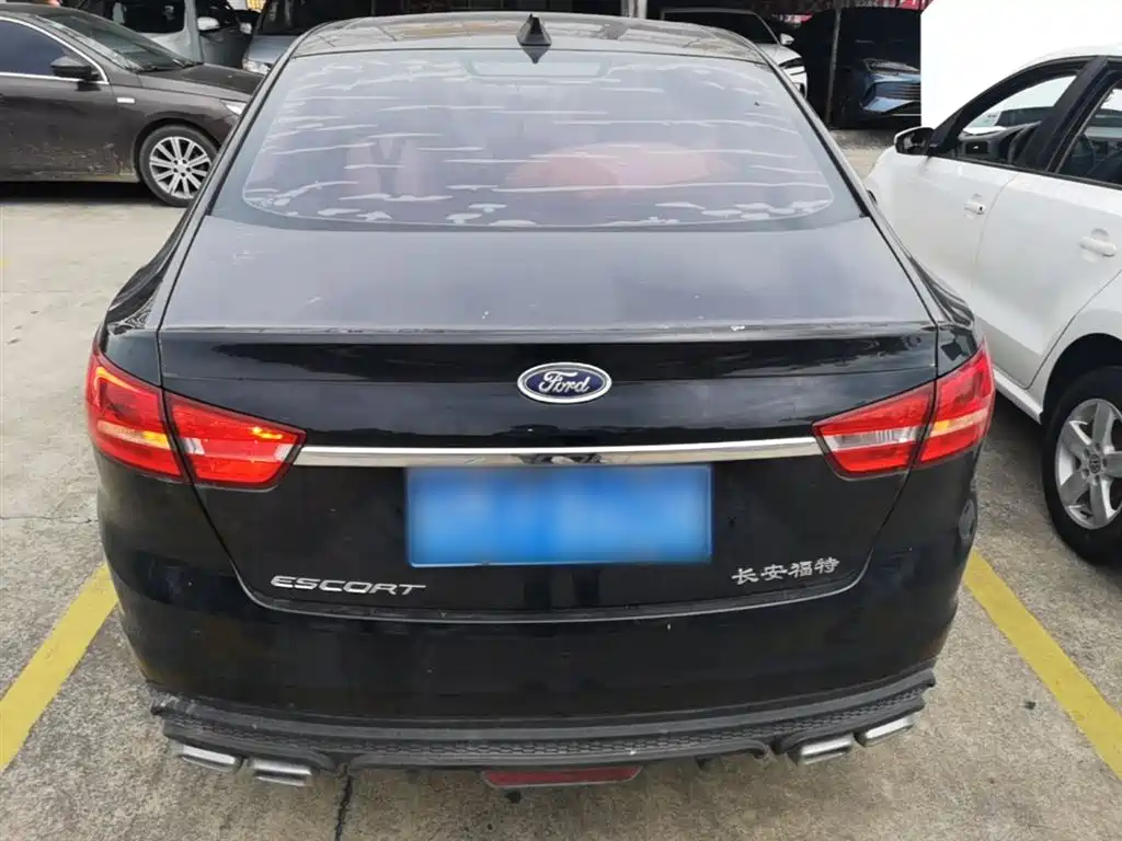 Escort 1.5 L Auto Comfort