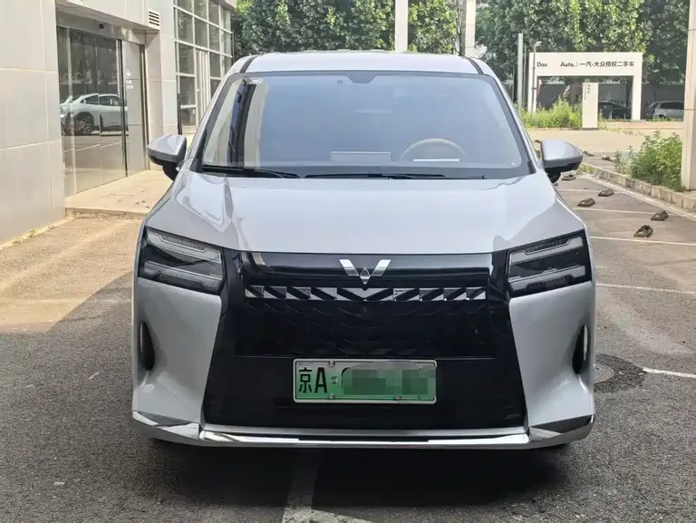 Wuling Xingguang 730 NEV 星光730新能源 2025款 插混 125 km 豪华型