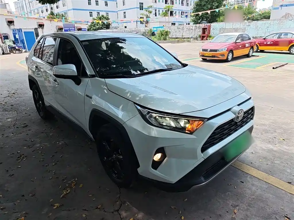 RAV4 Dual Engine 2.5 L E-CVT 4 WD Elite PLUS
