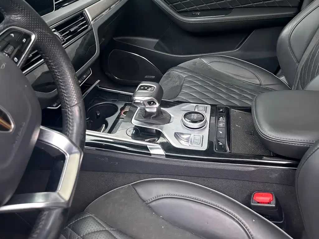 Hongqi HS5 2.0 T Connected Flagship Enjoyment