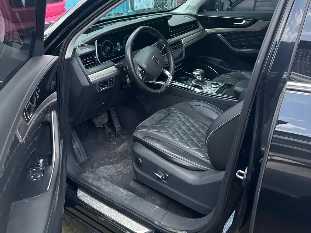 Hongqi HS5 2.0 T Connected Flagship Enjoyment