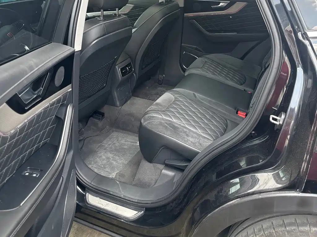 Hongqi HS5 2.0 T Connected Flagship Enjoyment