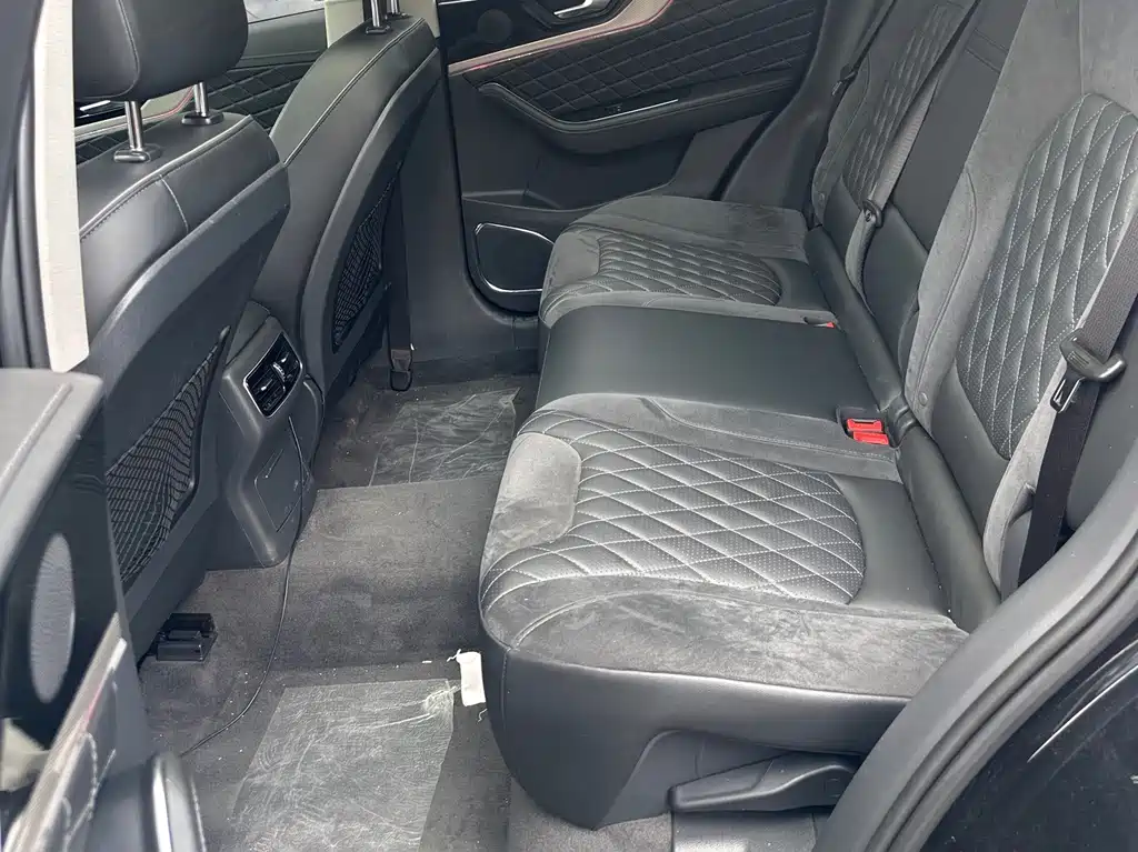 Hongqi HS5 2.0 T Connected Flagship Enjoyment