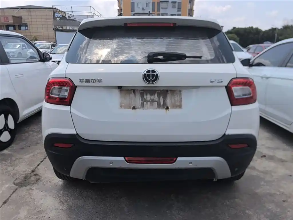 Brilliance V3 中华V3 2016款 1.5 L 手动智能型