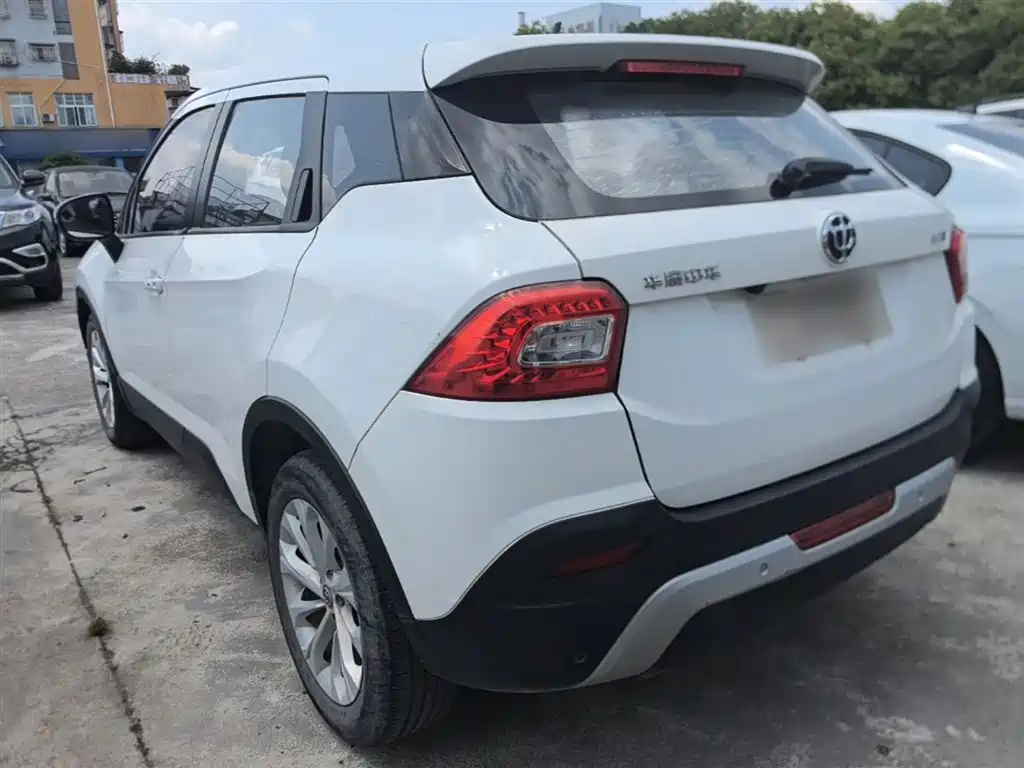 Brilliance V3 中华V3 2016款 1.5 L 手动智能型