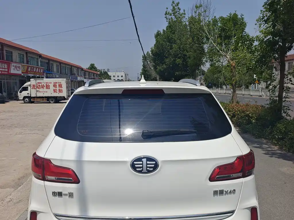 Besturn X40 Internet Celebrity 1.6 L Auto Luxury